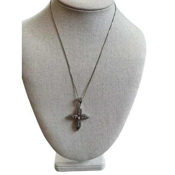 Sterling Silver Cross Necklace With Cubic Zirconia 18" Chain 5.5 Grams Elegant D - Picture 6 of 6